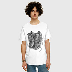 Футболка оверсайз мужская Старые кроссовки графика, цвет: белый — фото 2