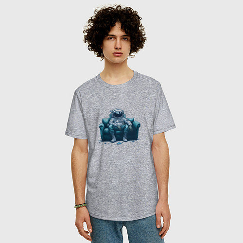 Мужская футболка оверсайз Астронавт-пришелец на диване / Меланж – фото 3
