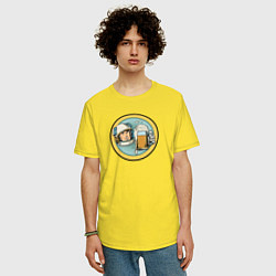 Футболка оверсайз мужская Космонавт с кружкой пива, цвет: желтый — фото 2