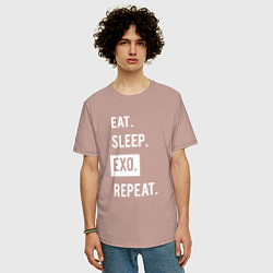 Футболка оверсайз мужская Eat Sleep EXO Repeat, цвет: пыльно-розовый — фото 2