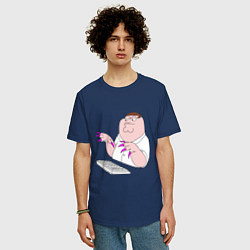 Футболка оверсайз мужская Питер Гриффен с длинными ногтями, цвет: тёмно-синий — фото 2