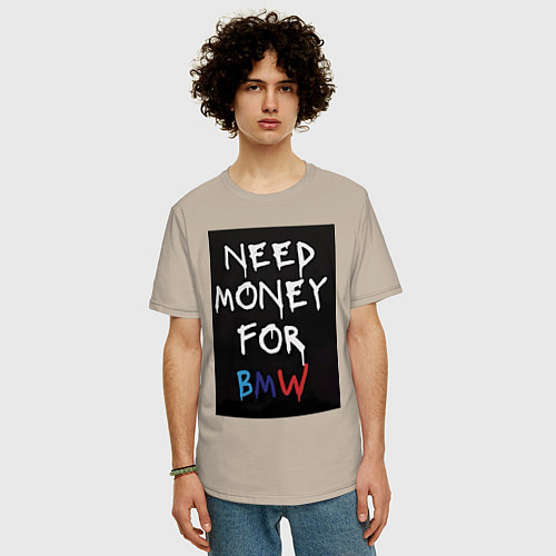 Мужская футболка оверсайз Нужны деньги на BMW / Миндальный – фото 3