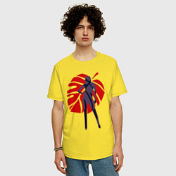 Футболка оверсайз мужская Девушка на фоне монстеры, цвет: желтый — фото 2