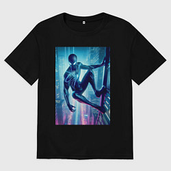 Футболка оверсайз мужская Чувак-паук висит на стене небоскрёба, цвет: черный