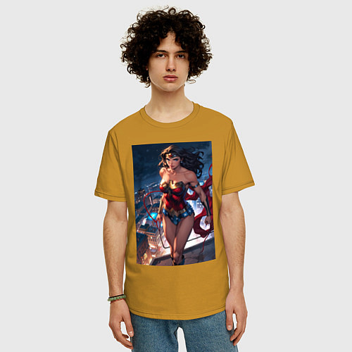 Мужская футболка оверсайз Чудо-женщина на крыше с городским фоном в стиле ко / Горчичный – фото 3