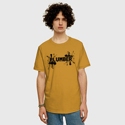 Футболка оверсайз мужская Сантехник в чероной краске, цвет: горчичный — фото 2