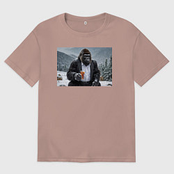 Мужская футболка оверсайз Горилла в костюме: зимний релакс