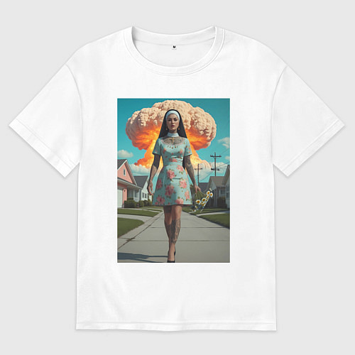 Мужская футболка оверсайз Девушка в костюме монашки уходит от взрыва / Белый – фото 1