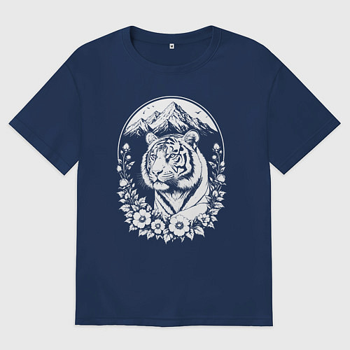 Мужская футболка оверсайз Тигр среди гор и цветов / Тёмно-синий – фото 1