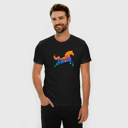 Мужская slim-футболка Конь цветной / Черный – фото 3