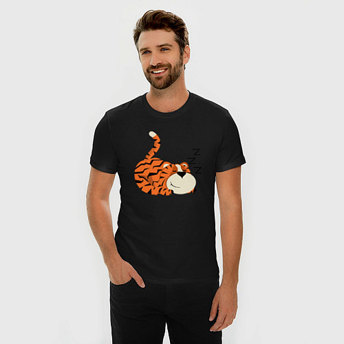 Мужская slim-футболка Спящий тигренок / Черный – фото 3