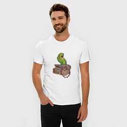 Футболка slim-fit Зеленый попугай на сундуке с сокровищами, цвет: белый — фото 2