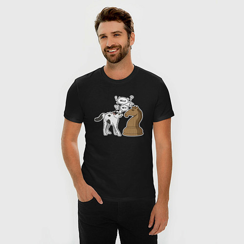 Мужская slim-футболка Кошка Хома и шахматный конь / Черный – фото 3
