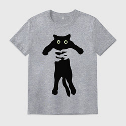 Мужская футболка Черный кот в руках