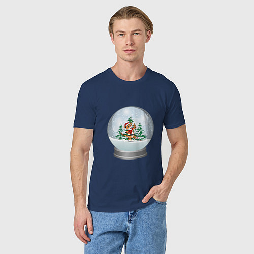 Мужская футболка Снежный шар с тигром / Тёмно-синий – фото 3