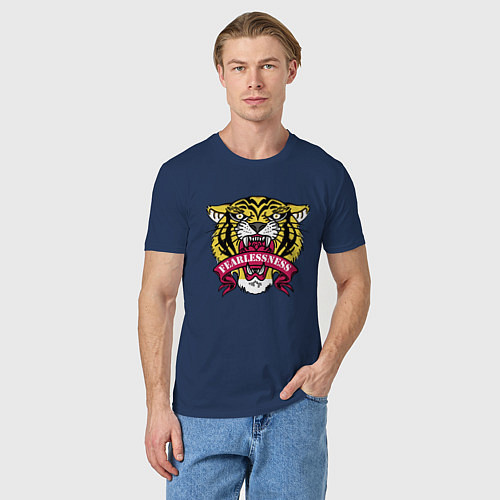 Мужская футболка Бесстрашный гордый тигр / Тёмно-синий – фото 3