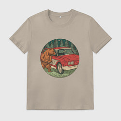 Мужская футболка Медведь и машина в лесу