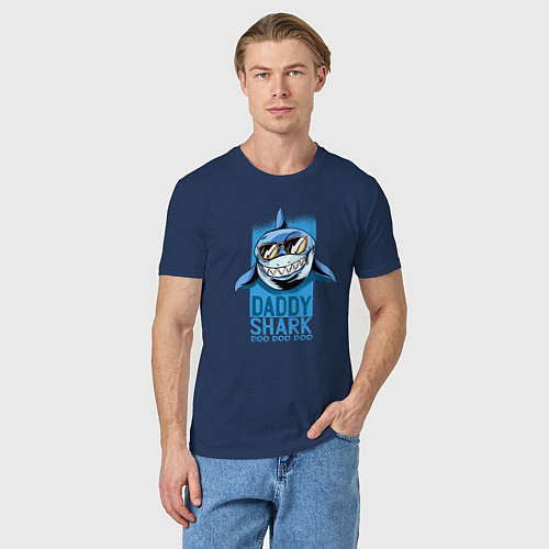 Мужская футболка Папочка акула / Тёмно-синий – фото 3