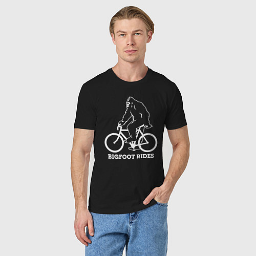 Мужская футболка Бигфут на велосипеде / Черный – фото 3