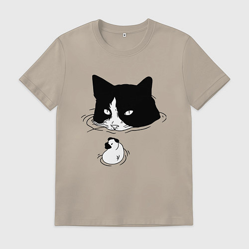 Мужская футболка Кот сидит в воде и сторожит утёнка / Миндальный – фото 1