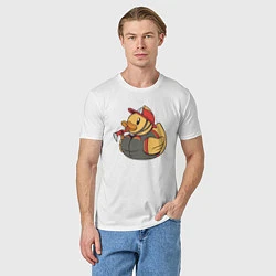 Футболка хлопковая мужская Резиновая утка пожарный, цвет: белый — фото 2