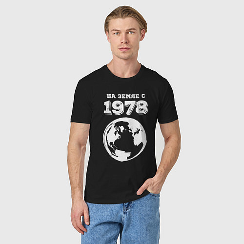 Мужская футболка На Земле с 1978 с краской на темном / Черный – фото 3