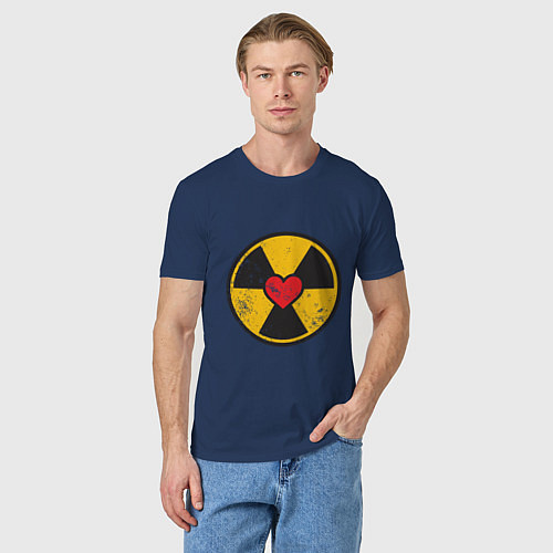 Мужская футболка Радиация любви / Тёмно-синий – фото 3