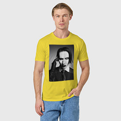 Футболка хлопковая мужская Marilyn Manson looks at you, цвет: желтый — фото 2