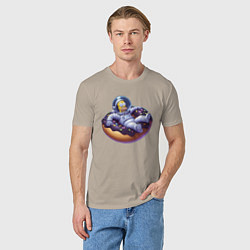 Футболка хлопковая мужская Гомер Симпсон в космосе на пончике - нейросеть, цвет: миндальный — фото 2
