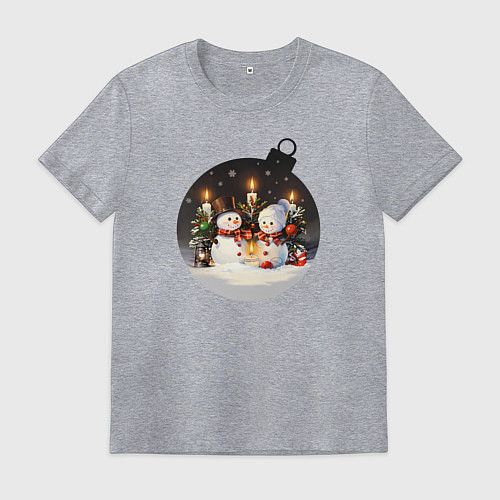 Мужская футболка Ёлочный шарик со снеговиками и свечами / Меланж – фото 1