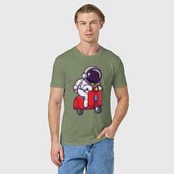 Футболка хлопковая мужская Космонавт на мотороллере, цвет: авокадо — фото 2