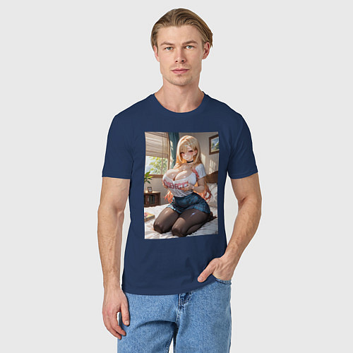 Мужская футболка Марин Китагава позирует на кровати / Тёмно-синий – фото 3