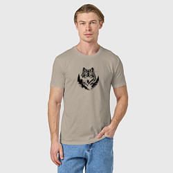 Футболка хлопковая мужская Голова волка над лесом, цвет: миндальный — фото 2