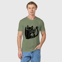 Футболка хлопковая мужская Кот с книгой, цвет: авокадо — фото 2