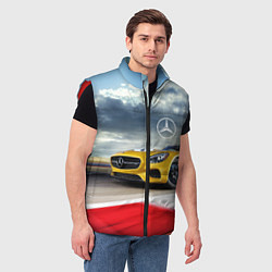 Мужской жилет Mercedes AMG V8 Biturbo на трассе, цвет: 3D-красный — фото 2