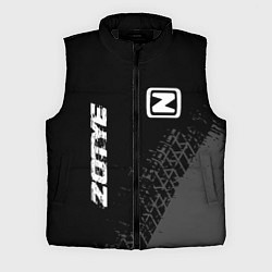 Мужской жилет Zotye speed на темном фоне со следами шин: надпись