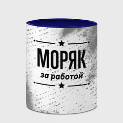 Кружка 3D Моряк за работой - на светлом фоне, цвет: 3D-белый + синий — фото 2