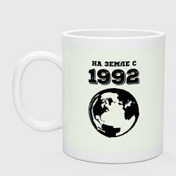 Кружка керамическая На Земле с 1992 с краской на светлом, цвет: фосфор