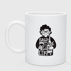 Кружка керамическая Забудь о возрасте и живи свою жизнь, цвет: белый