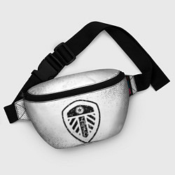 Поясная сумка Leeds United с потертостями на светлом фоне, цвет: 3D-принт — фото 2