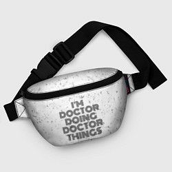 Поясная сумка Im doing doctor things: на светлом, цвет: 3D-принт — фото 2