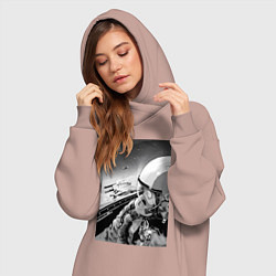 Женское худи-платье Ванпанчмен Сайтама на крыле самолета, цвет: пыльно-розовый — фото 2