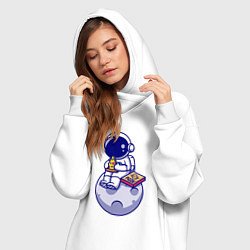 Женское худи-платье Космонавт ест пиццу на луне, цвет: белый — фото 2
