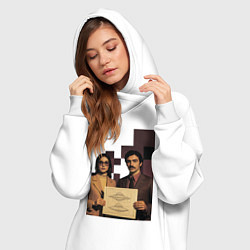 Женское худи-платье Мужчина и девушка держат схему НЛО ретрофутуризм п, цвет: белый — фото 2