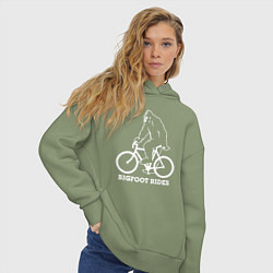 Толстовка оверсайз женская Бигфут на велосипеде, цвет: авокадо — фото 2