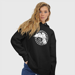 Толстовка оверсайз женская Северный ворон в круге рун, цвет: черный — фото 2