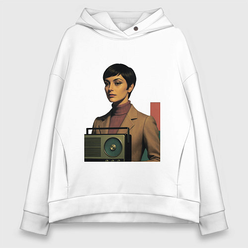 Женское худи оверсайз Брюнетка и радиоприемник ретрофутуризм поп-арт 197 / Белый – фото 1