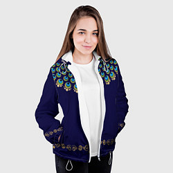 Куртка с капюшоном женская Павлиньи перья с вензелями, цвет: 3D-белый — фото 2