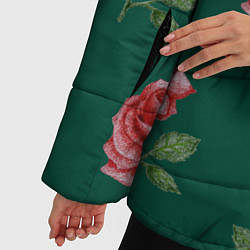 Куртка зимняя женская Ярко красные розы на темно-зеленом фоне, цвет: 3D-красный — фото 2