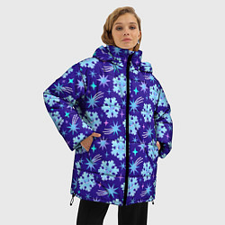 Куртка зимняя женская Снежинки со звездами в синем небе, цвет: 3D-светло-серый — фото 2